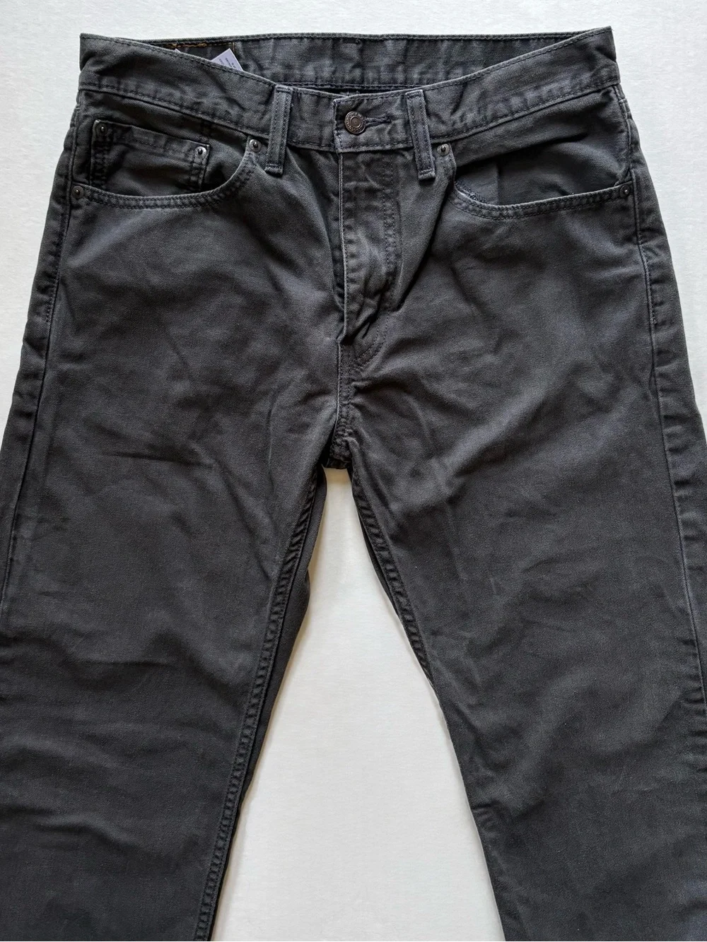 Levis slim straight